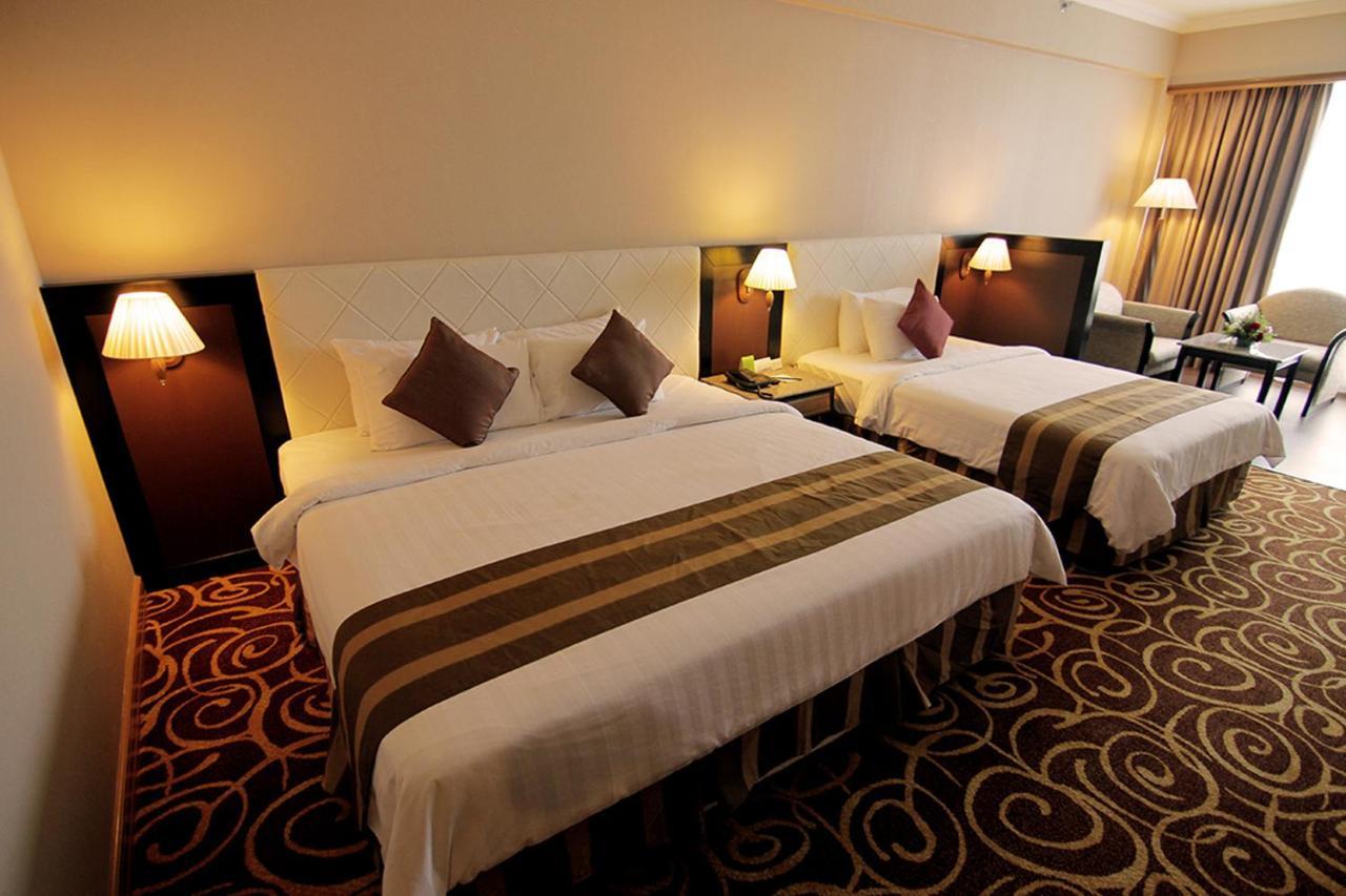 Mega Hotel Sdn Bhd Мири Экстерьер фото
