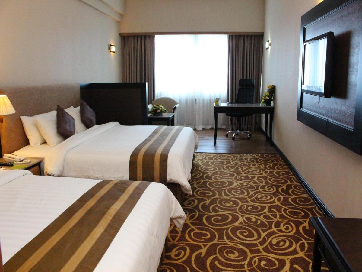 Mega Hotel Sdn Bhd Мири Экстерьер фото