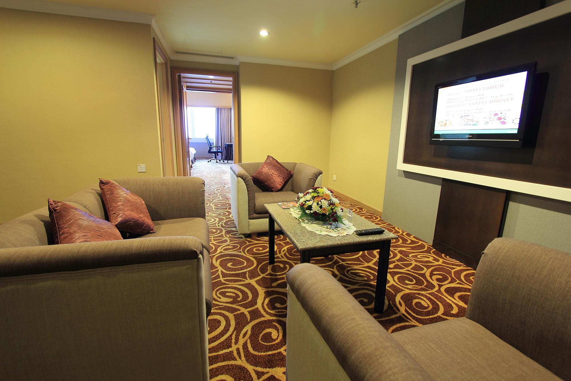 Mega Hotel Sdn Bhd Мири Экстерьер фото
