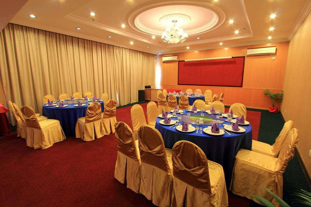 Mega Hotel Sdn Bhd Мири Экстерьер фото