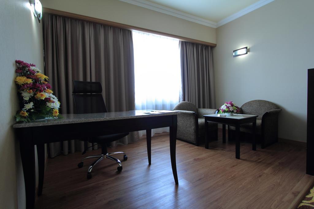Mega Hotel Sdn Bhd Мири Номер фото
