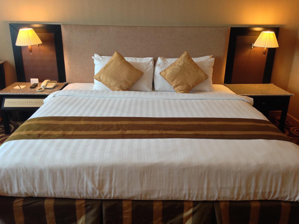 Mega Hotel Sdn Bhd Мири Экстерьер фото
