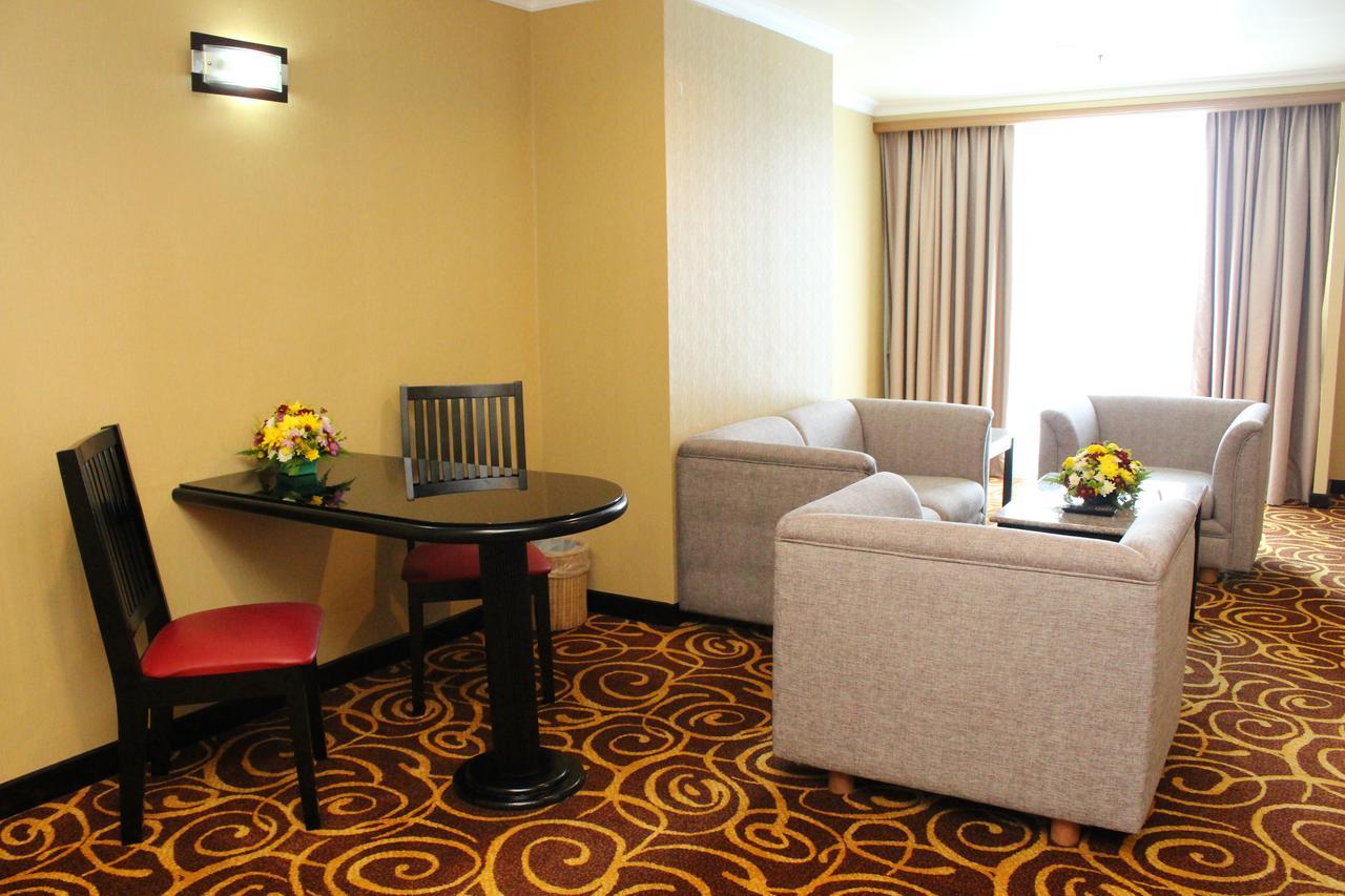Mega Hotel Sdn Bhd Мири Экстерьер фото