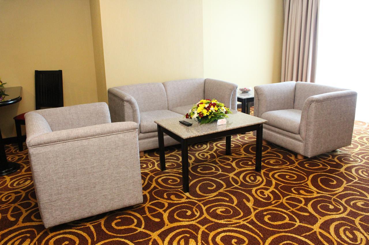 Mega Hotel Sdn Bhd Мири Экстерьер фото
