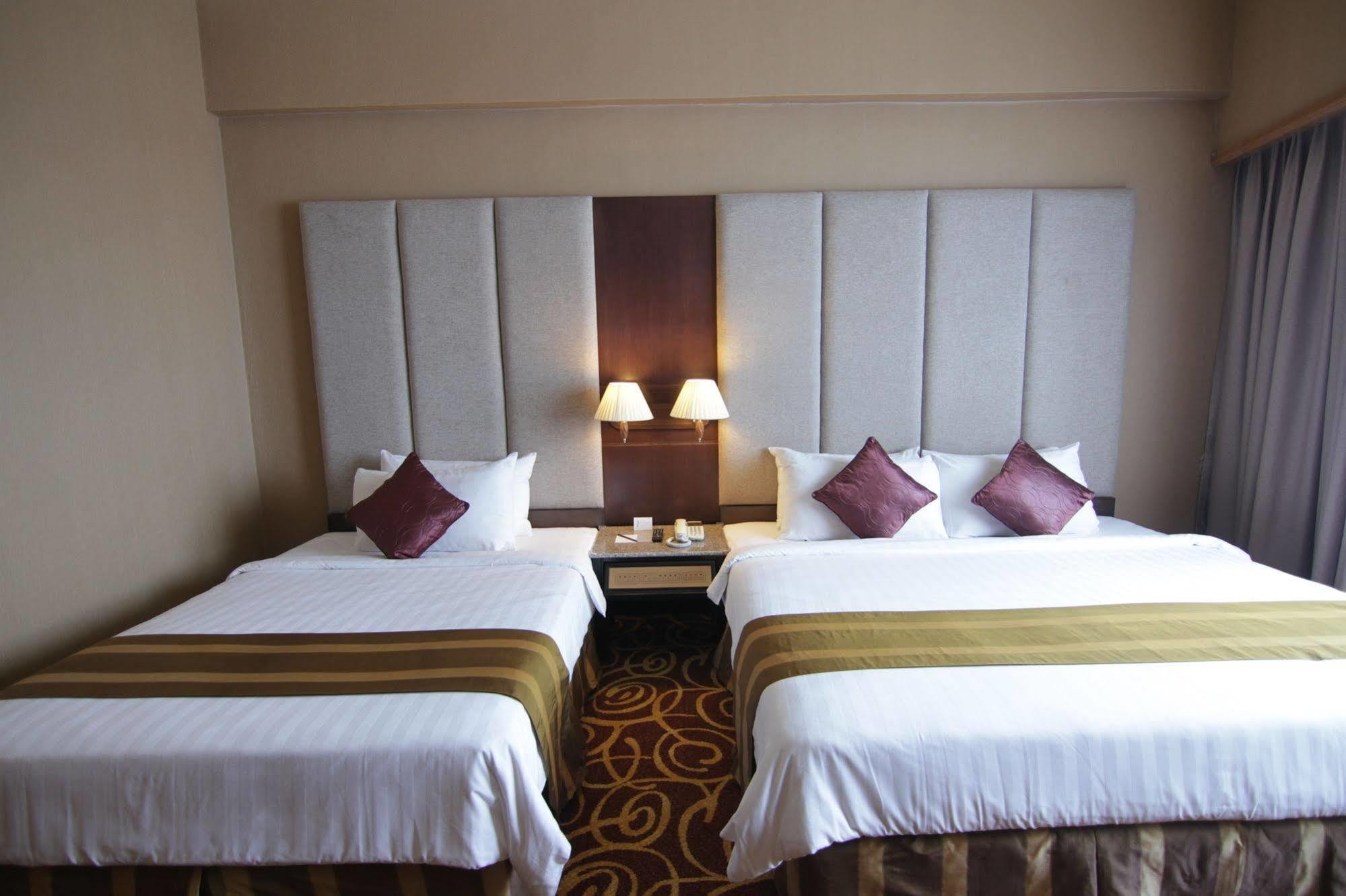 Mega Hotel Sdn Bhd Мири Экстерьер фото