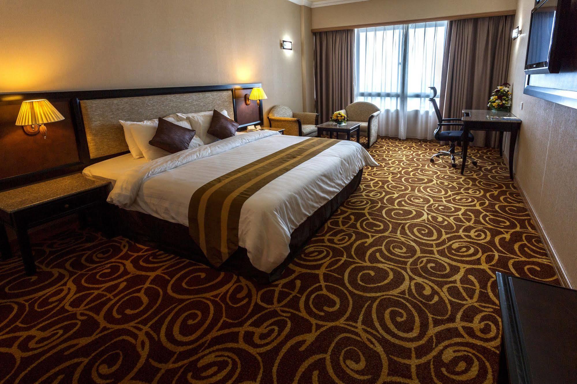 Mega Hotel Sdn Bhd Мири Экстерьер фото