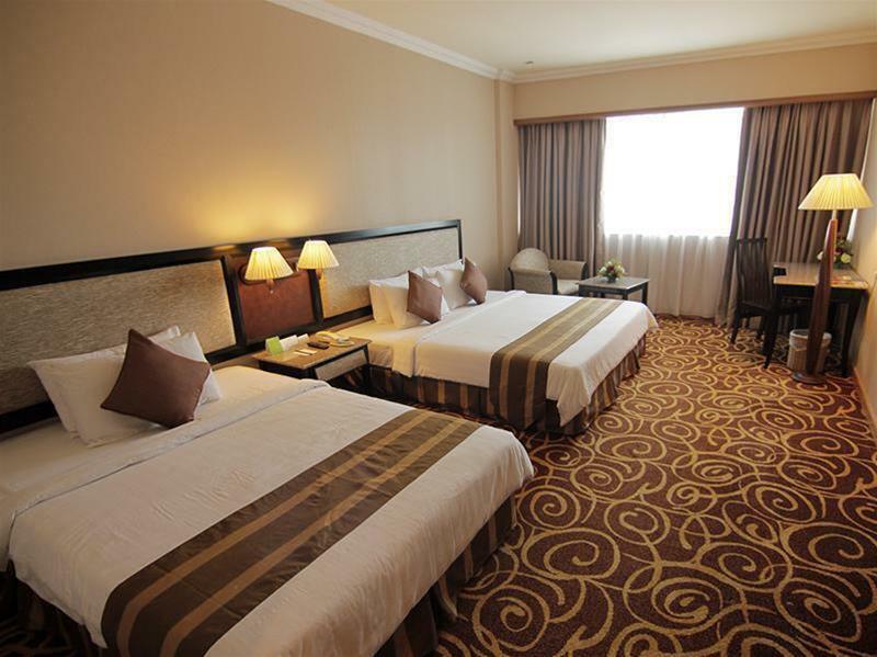 Mega Hotel Sdn Bhd Мири Экстерьер фото