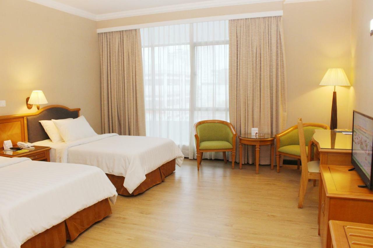 Mega Hotel Sdn Bhd Мири Экстерьер фото