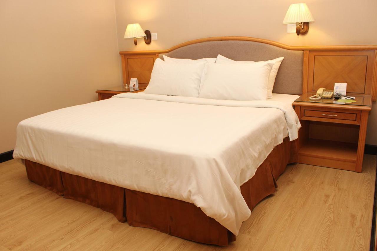 Mega Hotel Sdn Bhd Мири Экстерьер фото